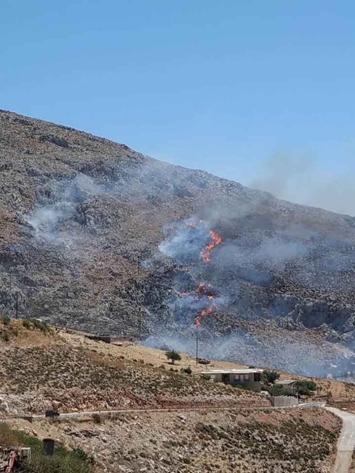 Συμβαίνει τώρα: Ξέφυγε η φωτιά από τον χώρο των σκουπιδιών