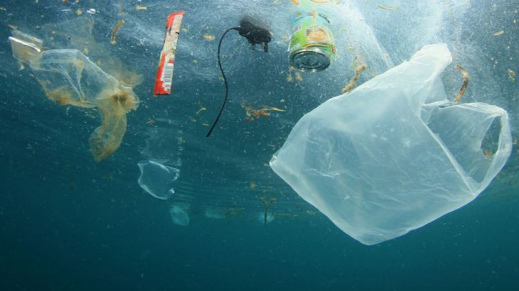 Έλληνες και Βρετανοί ερευνητές  ανέπτυξαν νέα μέθοδο δορυφορικού εντοπισμού πλαστικών στις θάλασσες