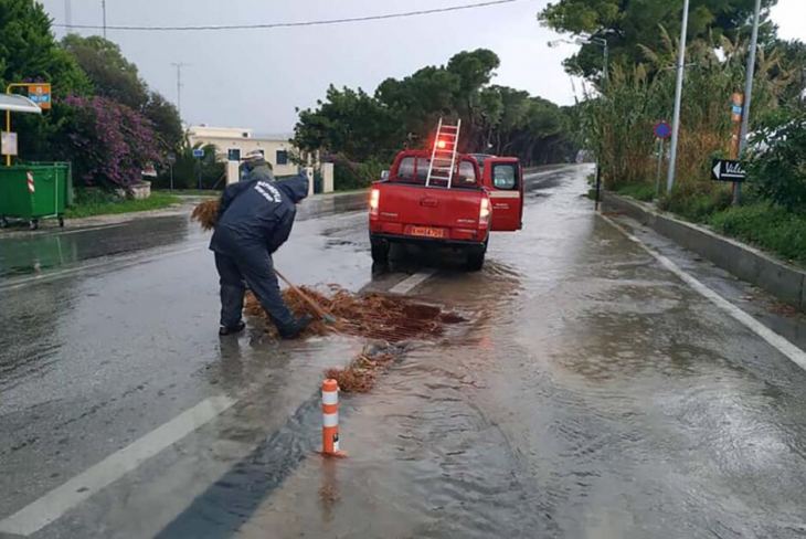 Πλημμύρησε η Μεσαιωνική πόλη της Ρόδου και αρκετοί άλλοι δρόμοι της πόλης (βίντεο)