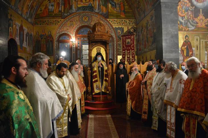 Με λαμπρότητα τελέστηκε ο εσπερινός του Αγίου Σάββα του εν Καλύμνω