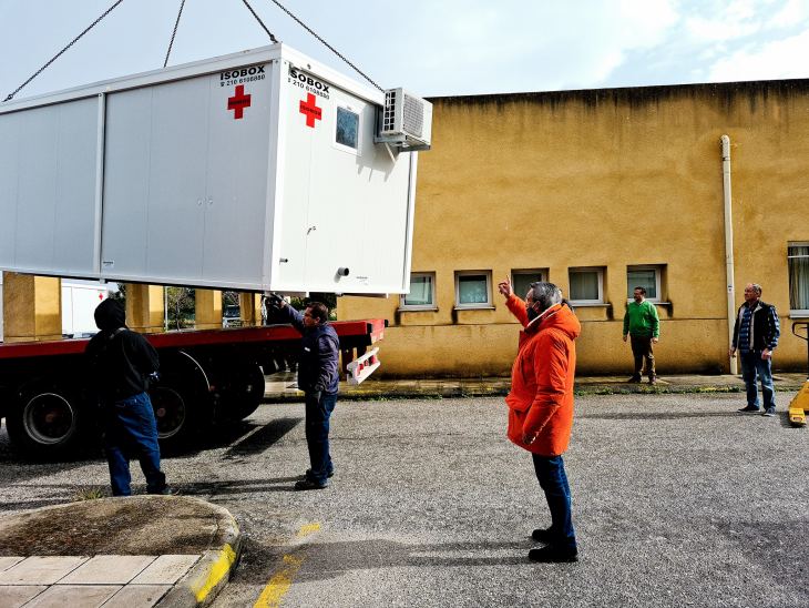 Παραδόθηκαν στο νοσοκομείο από τον περιφερειάρχη τρεις θάλαμοι απομόνωσης ασθενών